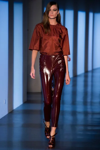 Look 16